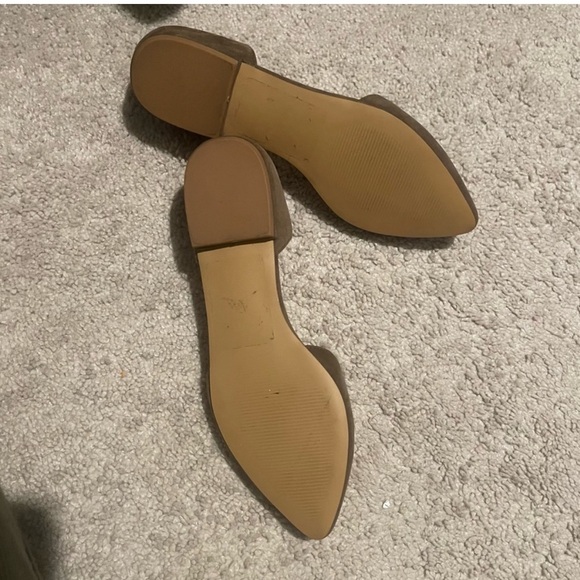 NWOT STEVE MADDEN POINT TOE FLATS SUEDE - Picture 2 of 2